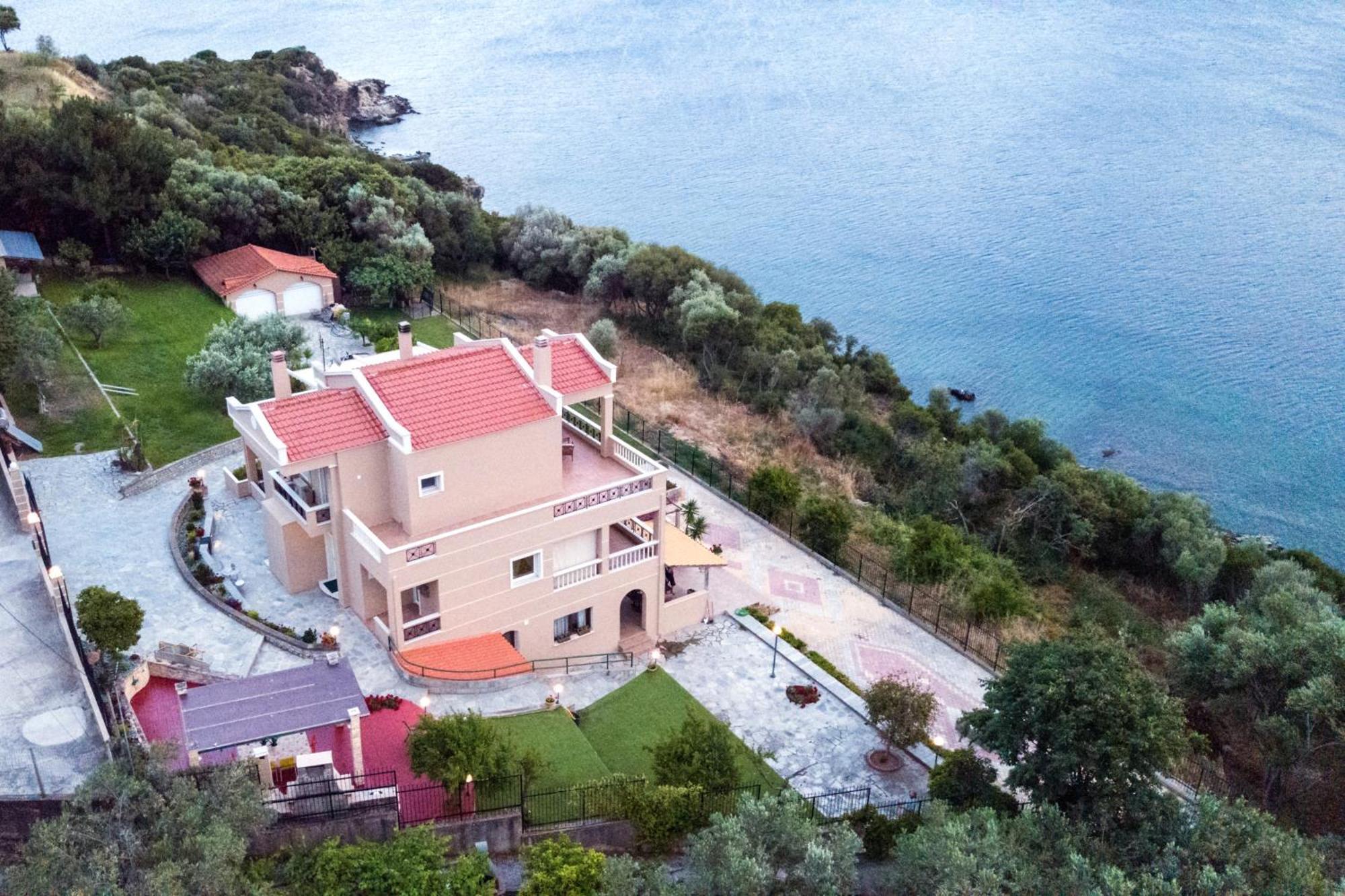 Palio Suites Palaiontsiflikion Exterior photo